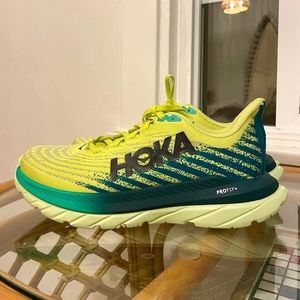NEW/NEVER WORN Hoka Mach 5 Profly+